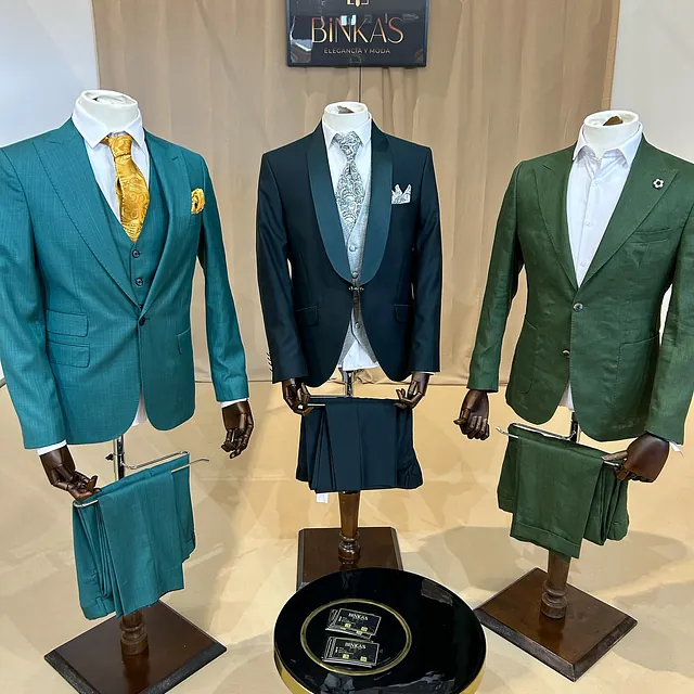 trajes de ropa elegante