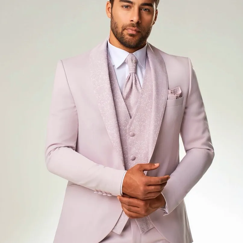 traje de hombre elegante color rosa